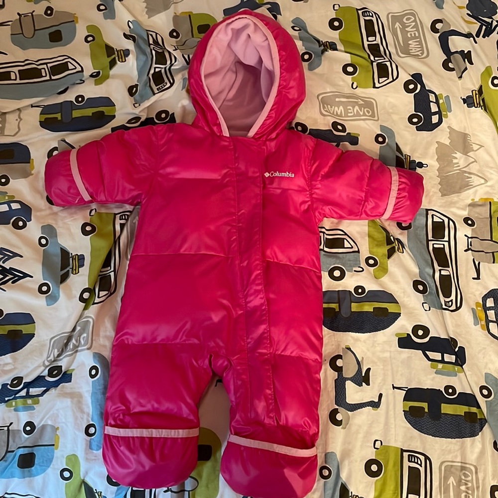 Pink Columbia snowsuit 3-6 months in great condition